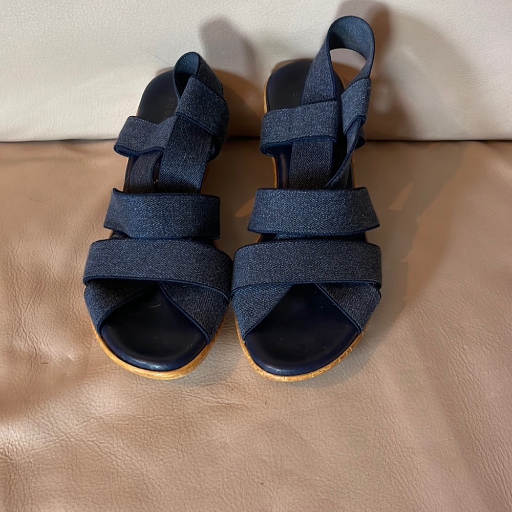 Italian Shoemakers navy elastic wedges.